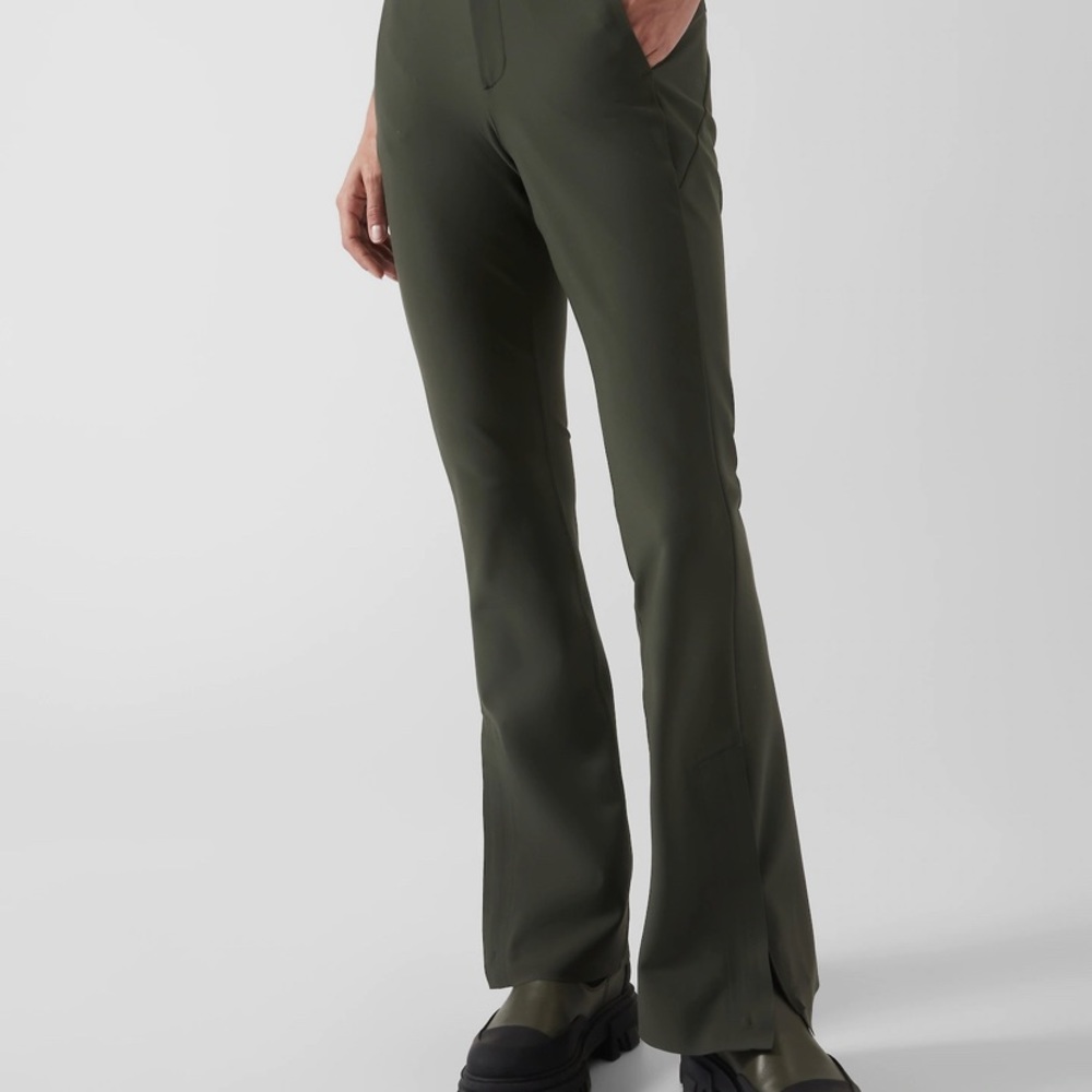 Athleta Stellar flare trouser. Aspen green. Size 6T (tall). Excellent condition!